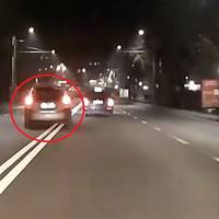 У Тернополі таксист загрався на дорозі (відео)