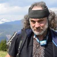 Ближче до душі та природи: як Борис Гора покинув місто і поселився неподалік печери (Відео)