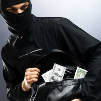 Забрали майже мільйон: у Тернополі пограбували валютчика