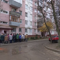 Замінили теплотрасу, позасипали ями і залишили. Мешканці Київської,12 обурені. ВІДЕО