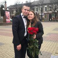 Тернополянин освідчився коханій на Театральному майдані. ВІДЕО