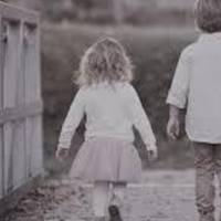 Без нагляду дорослих: тернопільські патрульні виявили дітей 8 і 12 років на вулиці, бо батько вдома п'яний (ФОТО)