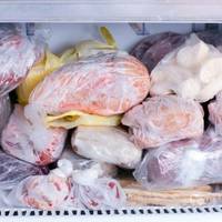 Скільки можна зберігати продукти в морозилці – список