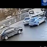 У Тернополі водій маршрутки ледь не збив дівчину на переході (ВІДЕО)