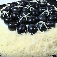 Салат «Перший сніг»! Цей рецепт у вас попросить кожен гість