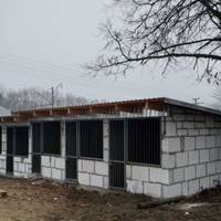 Поблизу Тернополя будують вольєри для безпритульних собак