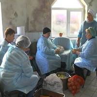 Тернопільські волонтерки відправляють на передову домашню їжу