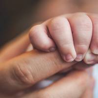 У Польщі засудили українку, яка народила дитину в туалеті заводу і кинула її у смітник