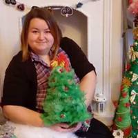 Майстриня із Збаража на Тернопільщині виготовляє на продаж еко-ялинки та новорічну атрибутику, аби допомогти сину (ФОТО)