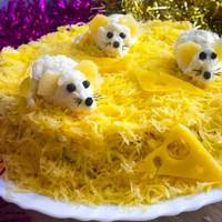 Цікавенький салатик до новорічного столу «Мишенята». Гостям сподобається