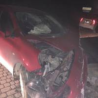 Авто розтрощене, а діти тікають у тапочках: у Тернополі п’ятеро підлітків випили й почали шукати “пригоди”