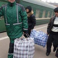 Українець не хотів працювати “начорно”: у Польщі роботодавець обізвав заробітчанина “сірою масою” та побив його