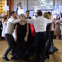 Бал-маскарад: у Тернопільській школі №4 вже відсвяткували Новий рік. ВІДЕО