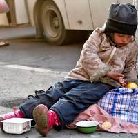 На Тернопільщині засудили матір, яка змушувала жебракувати малолітню доньку