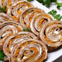 Рецепт святкового рулету з печінки. Відмінна заміна печінковому торту!