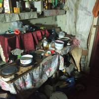 Без води і тепла: у столичному закинутому будинку замешкала родина з Тернопільщини