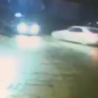 Ледь не збив пішохода і зачепив автомобіль: розшукують зухвалого водія “Мерседеса”. ВІДЕО