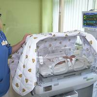 У Тернопіль передали кювез для новонароджених, який придбала організація “Союз українок в Америці”