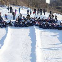 У Тернополі встановили рекорд: 67 людей одночасно спустились на сноутюбах з гірки (ФОТО, ВІДЕО)