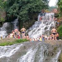 Екологічна катастрофа на Чортківщині: річку на якій існує найвідоміший водоспад перетворили на смітник. ВІДЕО