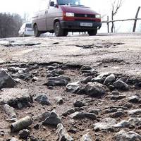 Відрізані від світу: до села на Тернопільщині бояться їхати швидка і рейсові автобуси (відео)
