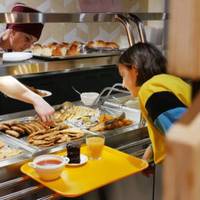 У шкільних їдальнях Тернополя встановили термінали