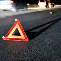 Раптово вибігла на дорогу: на Кременеччині під колесами авто загинула жінка