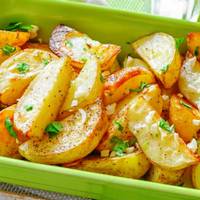 Картопля по-грецьки в духовці: так смачно, що можна їсти без м’яса