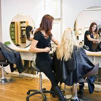 У Тернополі запрацювала соціальна перукарня