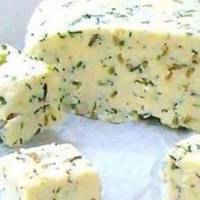 1 л кефіру, 1 л молока, 6 яєць, 4 ч. л. солі: на ніч залишаю в холодильнику, вранці вже їм