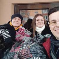 Тернополянка з бабусею зв’язала для бійців п’ятдесять пар шкарпеток (Фото)