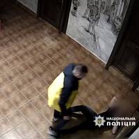 У пабі “Файне місто” невідомий жорстоко побив хлопця: шукають свідків (ВІДЕО)