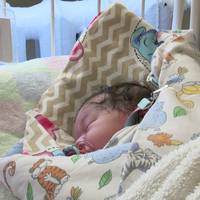 Дівчинку, яку знайшли у тернопільському “Вікні життя”, назвали Оксаною Бандерою. ВІДЕО