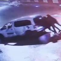 П’яний тернополянин збив 18 парапетів, а потім штовхав авто, щоб втекти з місця ДТП (ВІДЕО)