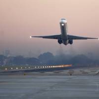 Літак з евакуйованими українцями з Китаю таки приземлиться у Львові