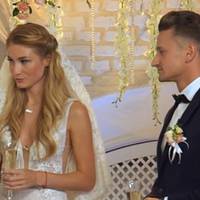 “Вона з телефоном і в туалет ходить?”: Нову пару шоу “Одруження наосліп” розкритикували в мережі