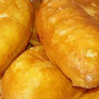 Тісто на кип’ятку для пиріжків справжня палочка виручалочка для мене. Готується за 5 хвилин і не потрібно чекати поки воно підніметься, а одразу ж ліпити!