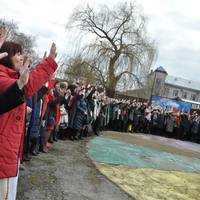 У Чорткові встановили черговий рекорд з масового виконання легендарної української пісні (відео)