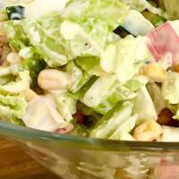 Всього за 10 хвилин! Рецепт легкого та смачного салату з пекінською капустою