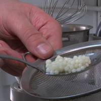 Ікра з йогурту та макарони з манго: у Тернополі набуває популярності молекулярна кухня