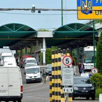 Україна закриває всі автомобільні і пішохідні пункти пропуску на кордонах з ЄС