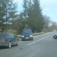 Поблизу Кременця ДТП з потерпілими. В авто, яке врізалось в огорожу, є дитина