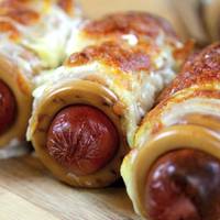 Ароматні та смачні сосиски в тісті по-домашньому. Покроковий рецепт приготування