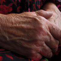 Тернополянка закликає допомогти бабусі