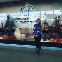 На Тернопільщині жінка шиє марлеві пов’язки для медиків