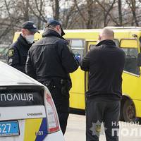 Віз чотирнадцять людей. У Тернополі поліцейські покарали водія маршрутки (Відео)