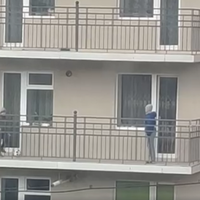 Як маленькі та свідомі тернополяни грають футбол на балконі під час карантину (Відео)