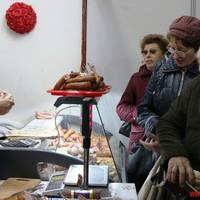 У Тернополі в черзі люди мало не побилися за ковбасу (відео)