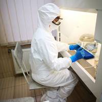 У членів родини священника, який захворів на коронавірус, COVID-19 не виявили