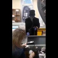 У Збаражі чоловік скуплявся у супермаркеті у масці від чуми (Відео)